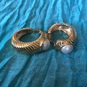 VTG OLCI Gold Tone Chunky Clip~On Earrings Faux Pearl Inset 80’s STATEMENT